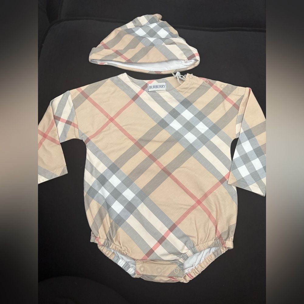 Brand new Burberry baby  Beige Checkered 2pcs outfit